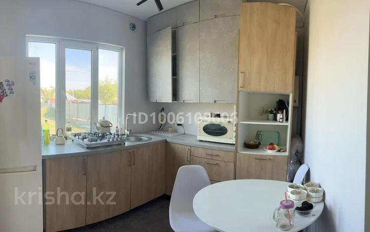 Отдельный дом · 3 комнаты · 90 м² · 8 сот., Орталық 58 — Туркистан за 17.5 млн 〒 в Караой — фото 2