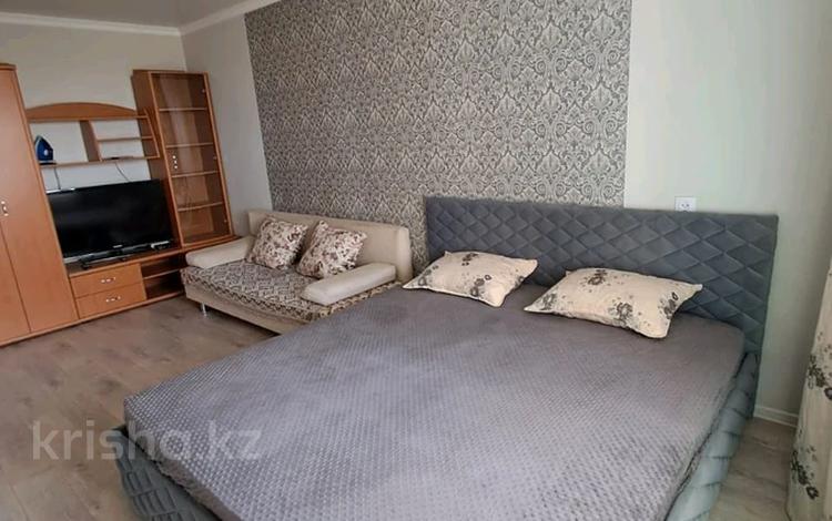 1-бөлмелі пәтер · 40 м² · 5/9 қабат, мкр 11 115, бағасы: 10 000 ₸ в Актобе — фото 2