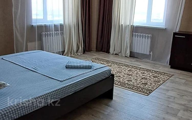2-комнатная квартира · 90 м² · 18/25 этаж, мкр 11 112г за 20 000 ₸ в Актобе — фото 26