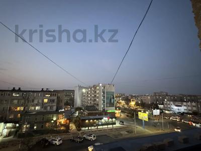 4-комнатная квартира · 92 м² · 5/5 этаж, 5-й мкр 8 за 20.5 млн 〒 в Актау