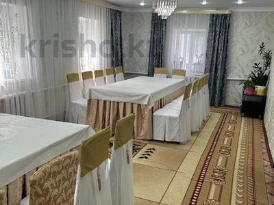 Продажа домов и дачи в Актюбинской обл.: Отдельный дом · 4 комнаты · 105 м² · 6 сот., мкр 11 22 за 23 млн 〒 Отдельный дом · 4 комнаты · 105 м² · 6 сот., мкр 11 22 за 23 млн 〒 в Актобе