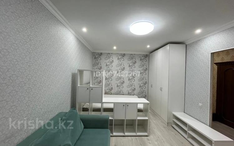 1-комнатная квартира · 39 м² · 1/16 этаж, мкр Юго-Восток, Шахтёров 60 за 160 000 ₸ в Караганде, Казыбек би р-н — фото 2