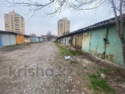 Гараж · 20 м² · Кабанбай батыра 10а — Светофор магазин, бағасы: 25 000 ₸ в Шымкенте, Аль-Фарабийский р-н