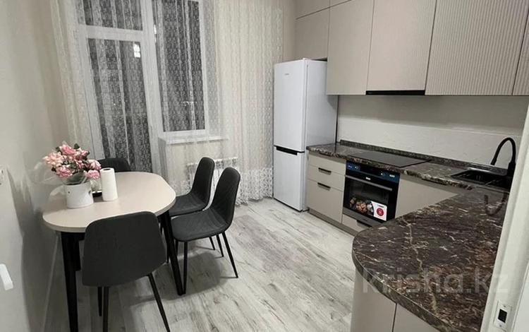 1-комнатная квартира, 40 м², 4/9 этаж помесячно, Е-22 2 — E-51 за 170 000 〒 в Астане, Есильский р-н — фото 2