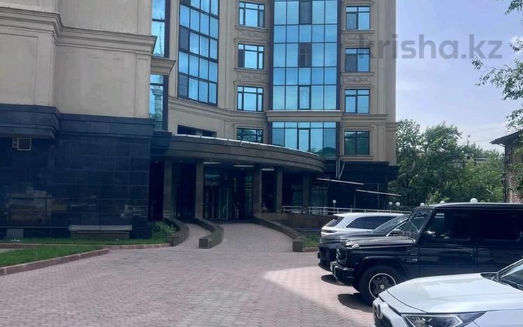 2-бөлмелі пәтер · 94 м² · 8/9 қабат, Достык 250, бағасы: 138 млн ₸ в Алматы, Медеуский р-н — фото 2