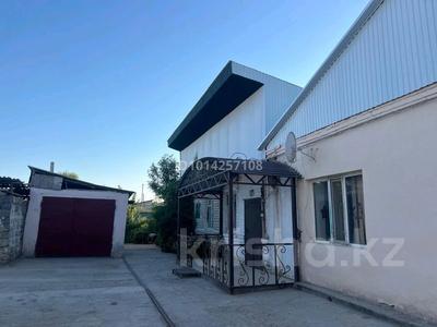 Отдельный дом · 4 комнаты · 60 м² · 6 сот., Мустафа шокай 86 — Район новый базар ,подходит для бизнеса за 35 млн ₸ в 