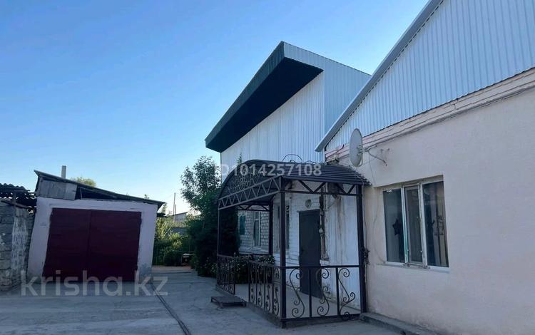Отдельный дом · 4 комнаты · 60 м² · 6 сот., Мустафа шокай 86 — Район новый базар ,подходит для бизнеса за 35 млн ₸ в  — фото 2