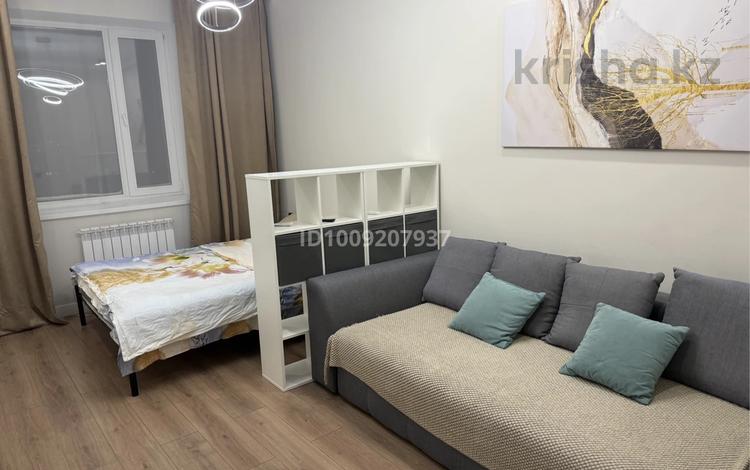 1-комнатная квартира · 40 м², мкр Юго-Восток, Строителей 33/14 за 13 500 ₸ в Караганде, Казыбек би р-н — фото 2