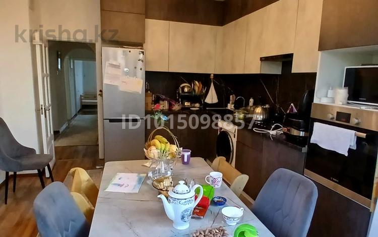 3-комнатная квартира · 80 м² · 4/5 этаж, мкр Мамыр-7 19 за 70 млн ₸ в Алматы, Ауэзовский р-н — фото 2