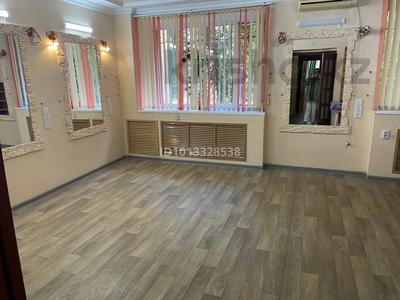 Свободное назначение, салоны красоты, медцентры и аптеки, образование · 125 м² за 400 000 ₸ в Караганде, Казыбек би р-н