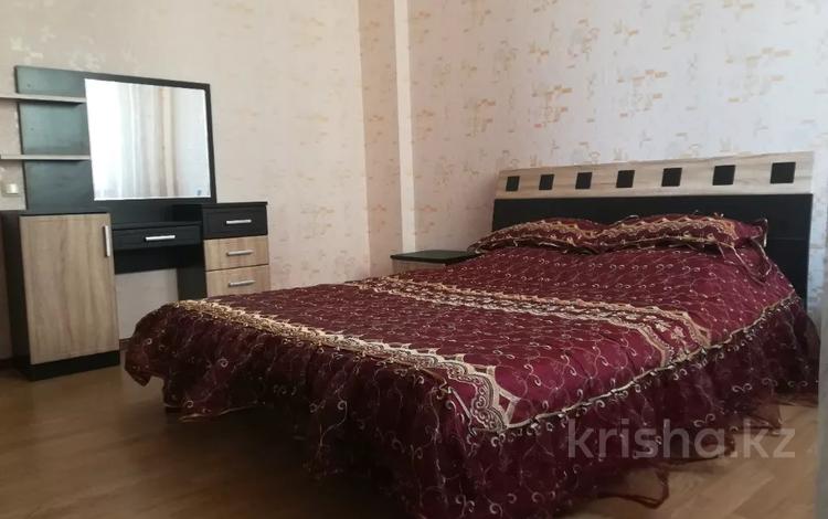 1-бөлмелі пәтер, 42 м² тәулігіне, Сарайшык 5 — Акмешит, бағасы: 8 000 〒 в Астане — фото 2