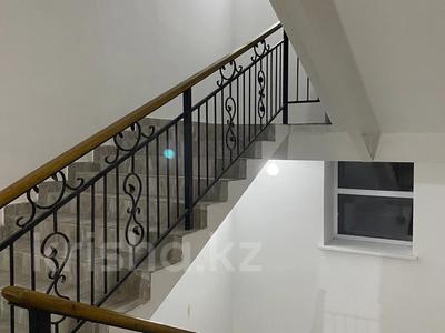 Продажа квартир в Актюбинской обл.: 4-комнатная квартира · 150 м² · 2/5 этаж, мкр. Алтын орда, Х.Досмухамед улы за 65 млн 〒 4-комнатная квартира · 150 м² · 2/5 этаж, мкр. Алтын орда, Х.Досмухамед улы за 65 млн 〒 в Актобе