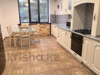 5-бөлмелі пәтер · 220 м² · 1/3 қабат, Сидельникова, бағасы: 1.5 млн ₸ в Алматы, Медеуский р-н