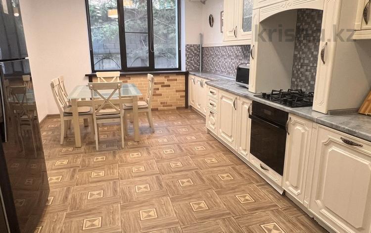 5-бөлмелі пәтер · 220 м² · 1/3 қабат, Сидельникова, бағасы: 1.5 млн ₸ в Алматы, Медеуский р-н — фото 2