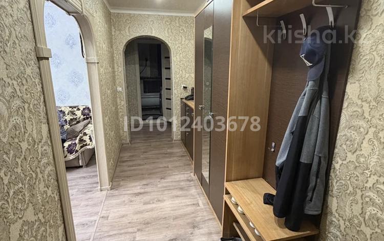 4-бөлмелі пәтер · 77 м² · 2/5 қабат, Пришахтинск, 22й микрорайон 32, бағасы: 24 млн ₸ в Караганде, Алихана Бокейханова р-н — фото 2