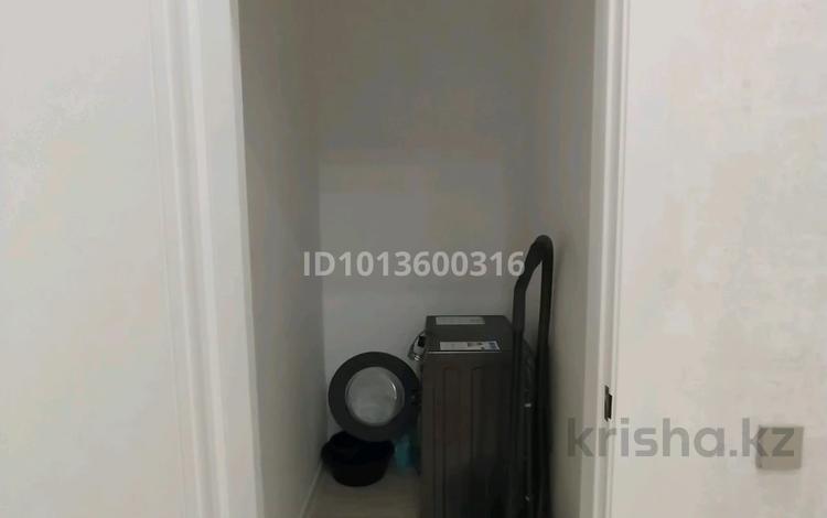 2-комнатная квартира · 65 м² · 9/9 этаж, мкр Нурсая, Султан Бейбарыс 437 за 300 000 ₸ в Атырау — фото 2