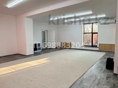 Офисы, салоны красоты, образование, развлечения, конференц-залы, кабинеты и рабочие места, студии · 90 м² за 585 000 〒 в Семее