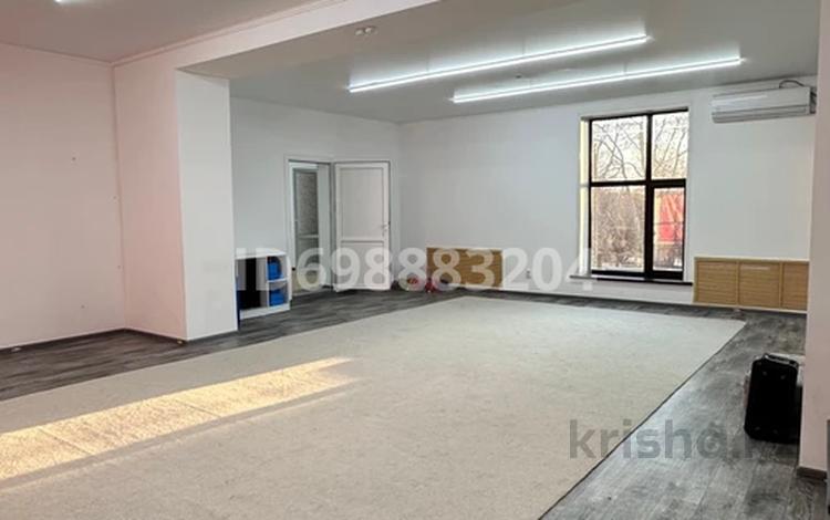 Офисы, салоны красоты, образование, развлечения, конференц-залы, кабинеты и рабочие места, студии · 90 м² за 585 000 〒 в Семее — фото 8