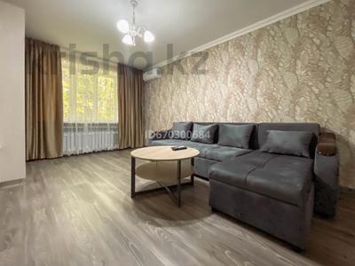 2-комнатная квартира, 45 м², 1 этаж посуточно, мкр Алтай-1 14 — Захарова за 16 000 〒 в Алматы, Турксибский р-н