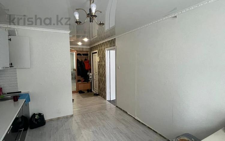 1-комнатная квартира, 38 м², 1/9 этаж, естая 140 за 13 млн 〒 в Павлодаре — фото 2