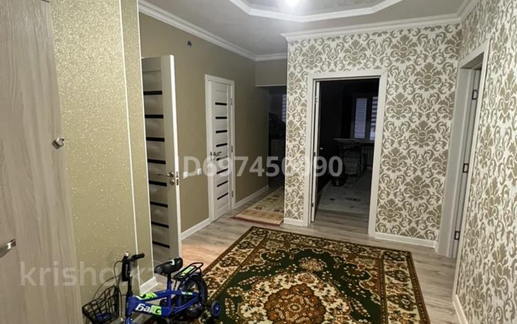 3-комнатная квартира · 74.4 м² · 5/12 этаж, 33-й мкр 20 за 19 млн ₸ в Актау — фото 2