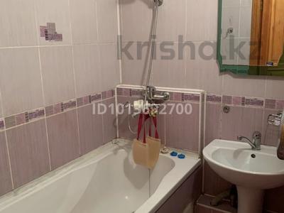 3-бөлмелі пәтер · 60 м² · 3/5 қабат, мкр Аксай-3 1/1 — Толе би Момышулы, бағасы: 300 000 ₸ в Алматы, Ауэзовский р-н
