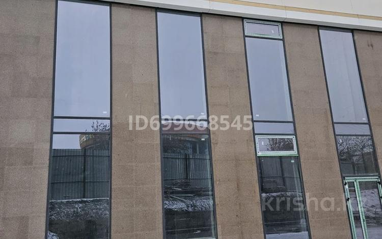 Магазины и бутики, общепит, салоны красоты, медцентры и аптеки, образование · 305 м² за 610 000 ₸ в Шымкенте, Абайский р-н — фото 2