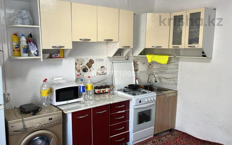 2-комнатная квартира, 36 м², 3/4 этаж, Рысбек батыр 4 за 8 млн 〒 в Таразе — фото 2