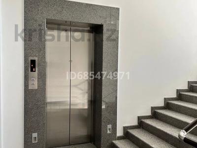 2-бөлмелі пәтер · 86 м² · 3/9 қабат, проспект Каныш Сатпаев 60, бағасы: 330 000 ₸ в Атырау