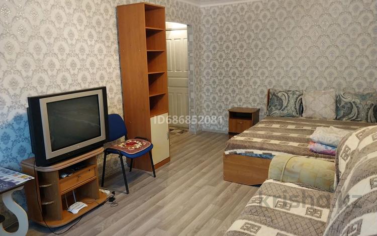 1-комнатная квартира, 31 м², 2/5 этаж посуточно, Ауэзова 180 за 7 500 〒 в Петропавловске — фото 2