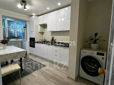 3-бөлмелі пәтер, 70 м², 1/9 қабат, мкр Строитель 19/1, бағасы: 25 млн 〒 в Уральске, мкр Строитель