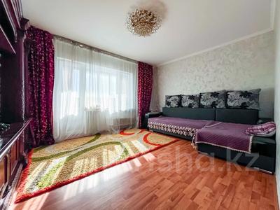 Продажа квартир в Алматы: 3-комнатная квартира · 70 м² · 9/12 этаж, мкр Аксай-2, толе би 13а за 37 млн 〒 3-комнатная квартира · 70 м² · 9/12 этаж, мкр Аксай-2, толе би 13а за 37 млн 〒 в Алматы, Ауэзовский р-н
