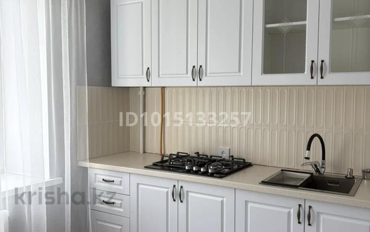 1-комнатная квартира · 50 м² · 3/5 этаж, мкр Жана Орда 13 за 120 000 ₸ в Уральске — фото 2