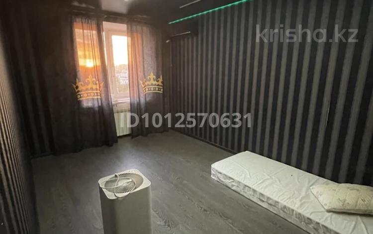 2-бөлмелі пәтер · 55 м² · 9/10 қабат, мкр 8 7 — 101, бағасы: 180 000 ₸ в Актобе — фото 2