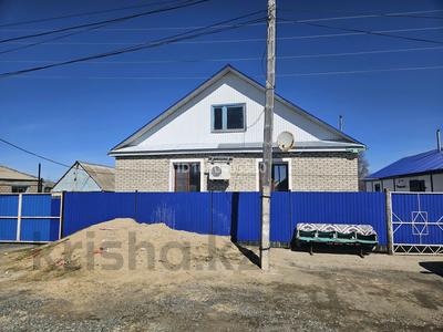 Отдельный дом · 4 комнаты · 160 м² · 12 сот., Бурлинская 25 — Район молокозавод за 39 млн 〒 в Аксае