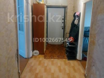 3-бөлмелі пәтер · 81 м² · 2/2 қабат, Алии Молдагуловой 10 — Школа 16, бағасы: 8 млн 〒 в 