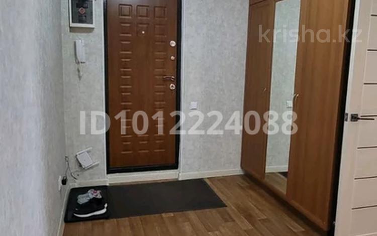 2-комнатная квартира · 56 м² · 4/5 этаж, мкр 8, ул. Братьев Жубановых 281/1 за 20 млн ₸ в Актобе — фото 2