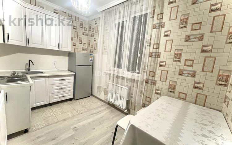 1-комнатная квартира, 42 м², 3/12 этаж помесячно, мкр Акбулак, 1-я улица — Алматы Арена за 230 000 〒 — фото 2