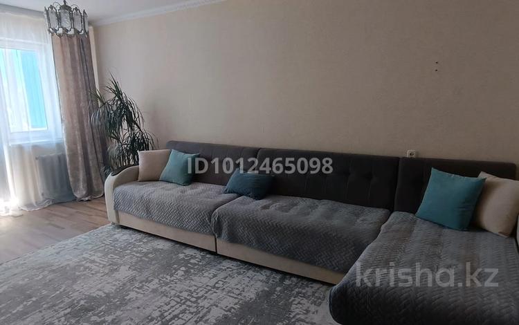 3-бөлмелі пәтер · 68 м² · 4/5 қабат, мкр Айгуль — матросова, бағасы: 18 млн ₸ в Уральске — фото 2