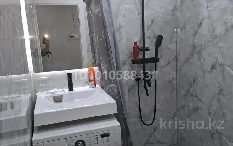 1-комнатная квартира · 32 м² · 2/5 этаж, Абая — Кафе чёрный кот магазин зорька за 2 000 ₸ в Темиртау — фото 2