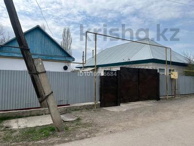 Отдельный дом · 4 комнаты · 98.7 м² · 8 сот., Гагарина — Рядом Ерзат (магазин, кафе, аптека), школа Макатаева за 23 млн 〒 в Толе би