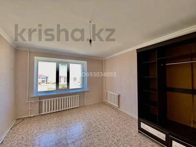 1-комнатная квартира, 35.5 м², 3/5 этаж, Акимжанова за 6.9 млн 〒 в Актобе, мкр. Курмыш