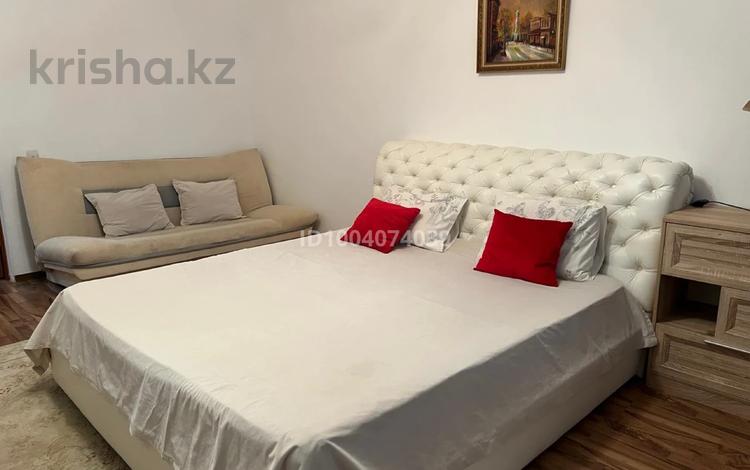 1-комнатная квартира · 68 м² · 8/25 этаж, мкр 11 112a за 15 000 ₸ в Актобе — фото 2