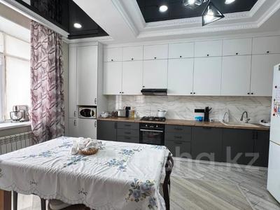 5-комнатная квартира · 180 м² · 5/5 этаж, мкр. Алтын орда, проспект Тауелсиздик за 55 млн ₸ в Актобе