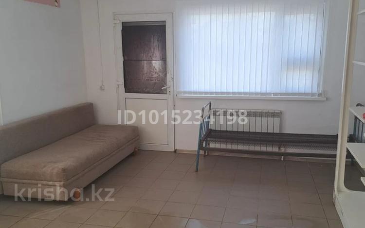 Магазины и бутики, салоны красоты, образование · 40 м² за 70 000 ₸ в Уральске, мкр Жулдыз — фото 2
