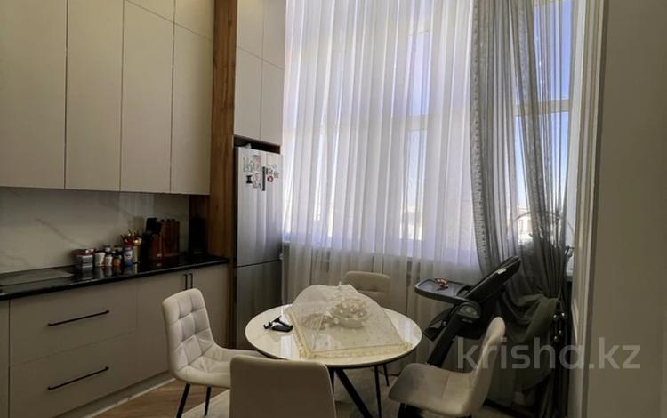 2-бөлмелі пәтер · 70 м² · 16/18 қабат, 16-ш/а., ​16-й микрорайон 64, бағасы: 28 млн ₸ в Актау, 16-й мкр  — фото 2