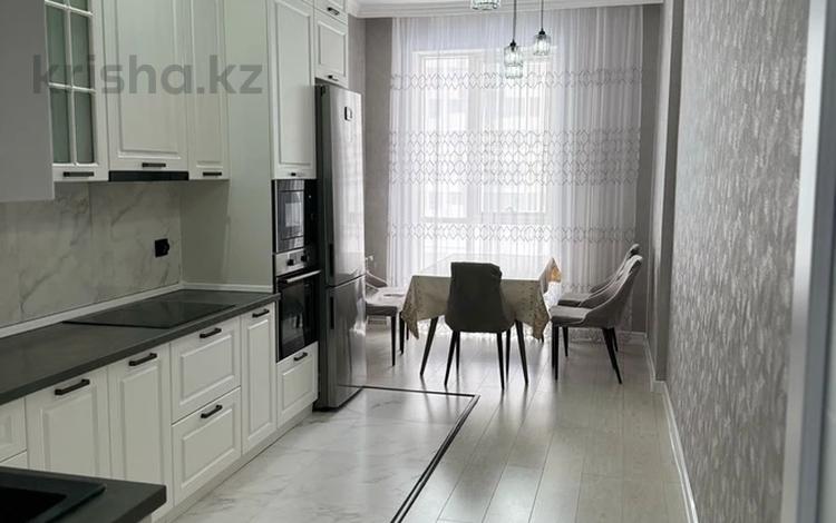 3-комнатная квартира · 90 м² · 5/8 этаж, Кабанбай Батыра 58Б за 450 000 ₸ в Астане, Есильский р-н — фото 2