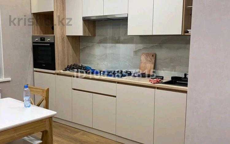 3-бөлмелі пәтер · 120 м² · 2/5 қабат, мкр Северо-Восток, Циолковского 5а — ул. Циолковского - Абулхаир хана, район рынок Аяжан, 2 ая училище, бағасы: 65 млн ₸ в Уральске — фото 2