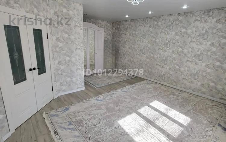 1-бөлмелі пәтер · 51 м² · 5/9 қабат, ул. Самал 110, бағасы: 18 млн ₸ в Уральске — фото 2