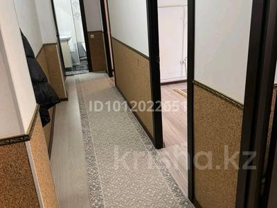2-комнатная квартира · 60 м² · 3/6 этаж, мкр Нурсая, Нурсая 48 дом 23 за 160 000 〒 в Атырау
